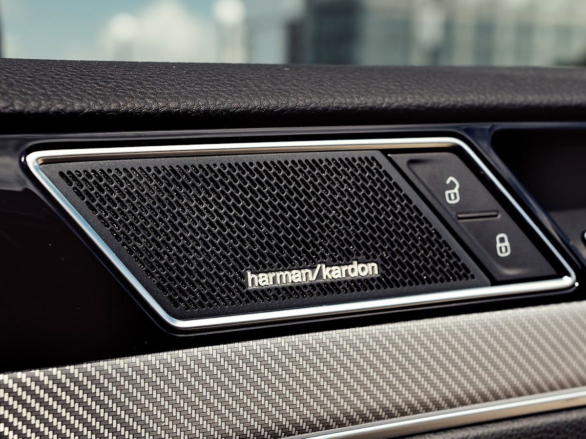 Harman Kardon Premium Sound Sing at the top of your lungs
